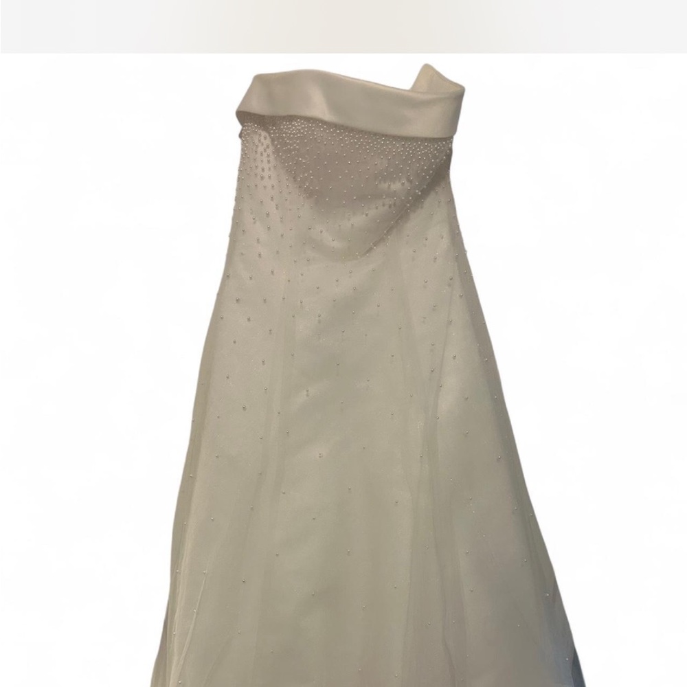 Elegant White Strapless Gown